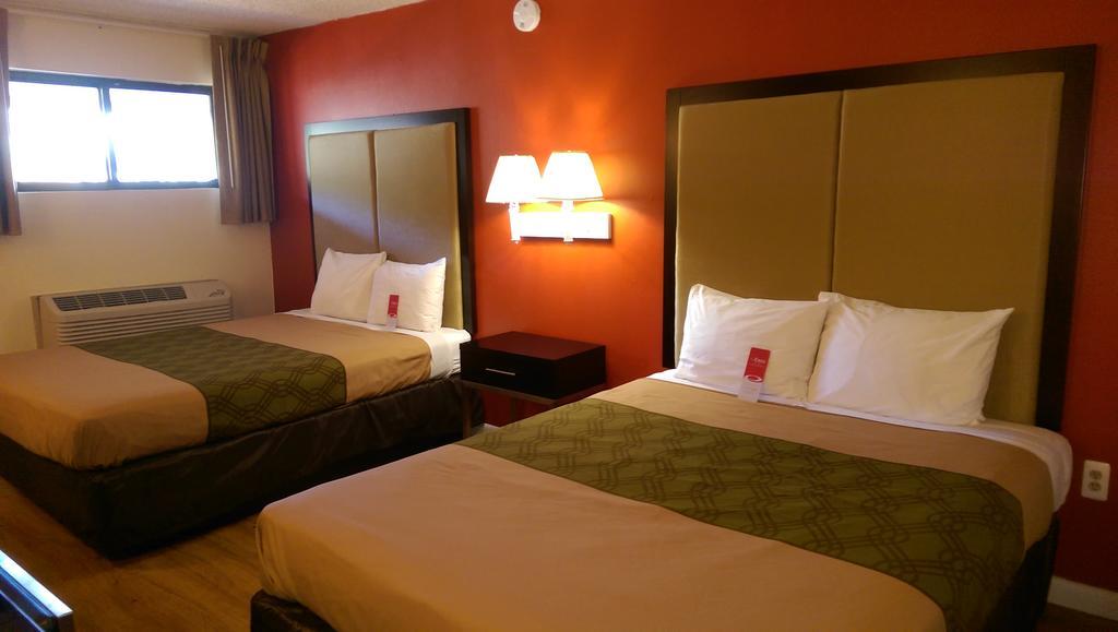 Econo Lodge ฟอร์ตลี ภายนอก รูปภาพ